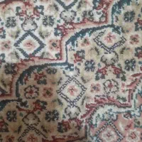 یک تخته فرش ۶ متری نو و تازه شستشو شده و ۷۰۰ شانه