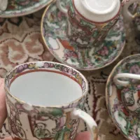 سرویس ۸۵ پارچه چینی قدیمی مرغی|کلکسیون اشیاء عتیقه|اصفهان, فجر|دیوار