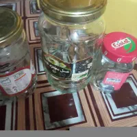 مقداری شیشه خیارشور به فروش میرسد