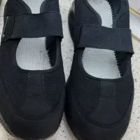 کفش زنانه در حد نو هرکدام ۲۰۰ هزار