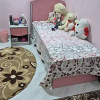 تخت نوجوان و پاتختی و میز تحریر و صندلی