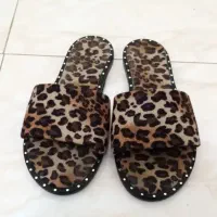 سه جفت دمپایی مجلسی و صندل