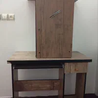 میز خیاطی و کامپیوتر