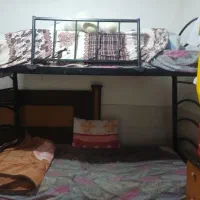 تخت فلزی