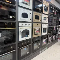 فروشنده و پرسنل فروشگاه