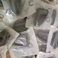 لنت چرخ جلو تیبا و دستگیره بازکن داخلی پراید طوسی|قطعات یدکی و لوازم جانبی|شیراز, شهرک جماران|دیوار