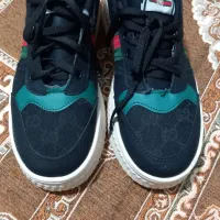 یک جفت کتونی