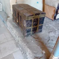 صندوقچه قدیمی و تاریخی برای قرن ۱۲۰۰|کلکسیون اشیاء عتیقه|لالجین, |دیوار