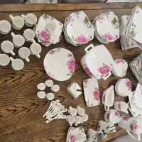 سرویس چینی ۱۸ نفره انگلیسی با صبحانه خوری ۶ نفره