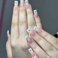 خدمات ناخن با ۵ سال سابقه