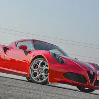 آلفارومئو 4c مدل 2015