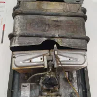 آبگرمکن دیواری تمیز تمیز