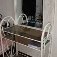 میزارایش،دوطبقه ،شیشه هاقهوه ای،سالم،همراه اینه