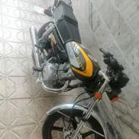 پرواز ۲۰۰ مدل ۴۰۲ معاوضه هم میکنم با گوشی