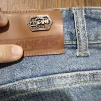 یک جفت شلوار جین جنس خوب