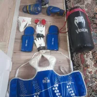لباس مبارزه و کیسه بوکس