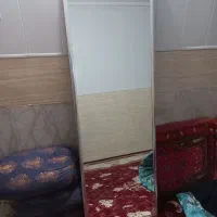 اینه قدی ایستاده
