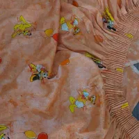 پرده اتاق کودک و کفش زنانه