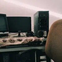 کامپیوتر نو و مانیتور و صندلی