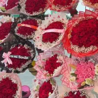 دسته گل رز هلندی به همراه ژیپسفولیا