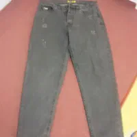 تعدادی لباس مردانه به فروش می رسد