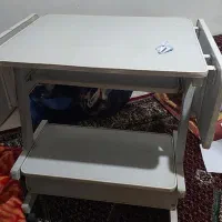 میز کامپیوتر و قاب عکس چوبی