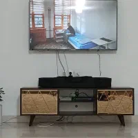 تلویزیون سونیا به همراه میز تلویزیون و دیجیتال