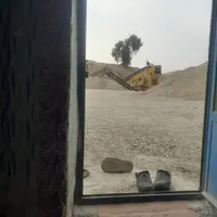 اپراتور سنگ شکن با کارگر ساده