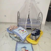 مقداری وسیله نوزاد و پشتی|اسباب و اثاث بچه|نهاوند, |دیوار