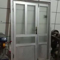 درب آلمینویمی ب همراه پنجره