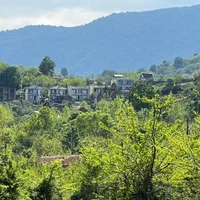 کلبه سوییسی ویو جنگلی|اجارهٔ کوتاه‌مدت ویلا و باغ|شفت, |دیوار