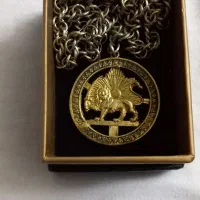 گردنبند شیر خورشید قدمت دار