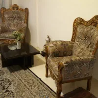 دو عدد مبل سلطنتی با میز وسط