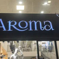 فروشنده آقا و خانم پوشاک آروما