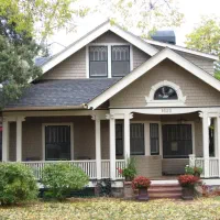 خانوم واسه نظافت باغ ویلا