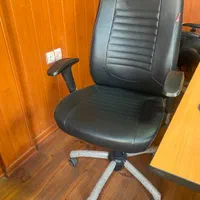 صندلی مدیریتی  شرکت جوان در حد نو