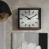 ساعت دیواری قدیمی موتور بزرگ . سالم و دقیق