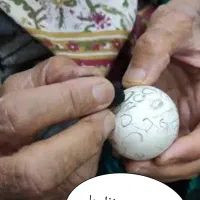 رفع چشم ونظر با شکستن تخم مرغ سرکتاب فال استخاره