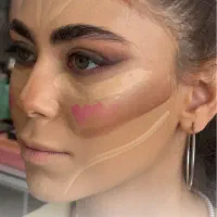 مدل میکاپ برای تکمیل البوم کاری