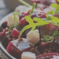 کمک به خانم خانه در انجام کارهای قبل از مهمانی