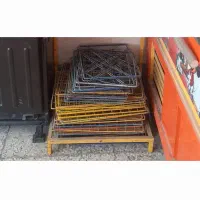 تعدادی قفسه وسبدجاشیر