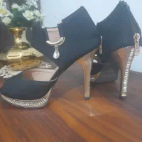 کفش مجلسی|کیف، کفش، کمربند|صحنه, |دیوار