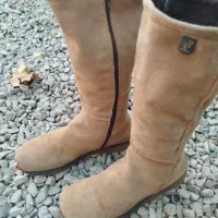 بوت و نیم بوت زنانه  چرم تو خز سالم سایز 37و38