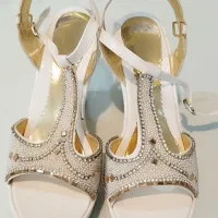 کفش|کیف، کفش، کمربند|اندیشه, اندیشه فاز ۱|دیوار