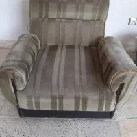 فرش دست باف ۱۲ متری ،مبل، پشتی، میز تی وی TV قدیمی