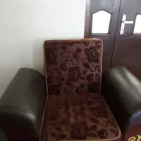 مبل کارکردە همراه با عسلی