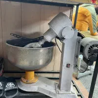 خمیرگیر و صاف‌کن خمیر صنعتی سالم و آماده کار