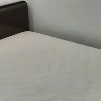 تخت خواب دو نفره با دوشک در حد نو