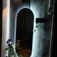 آینه قدی تنها بدون دکور