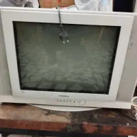 تلویزیون قدیمی صفحه ساف سالم داخل مغازه کار میکرده
